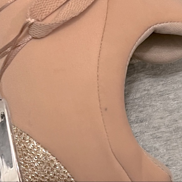 Qupid womens sneakers pink with rose gold sparkle on toes and heel size 8 - Picture 11 of 13